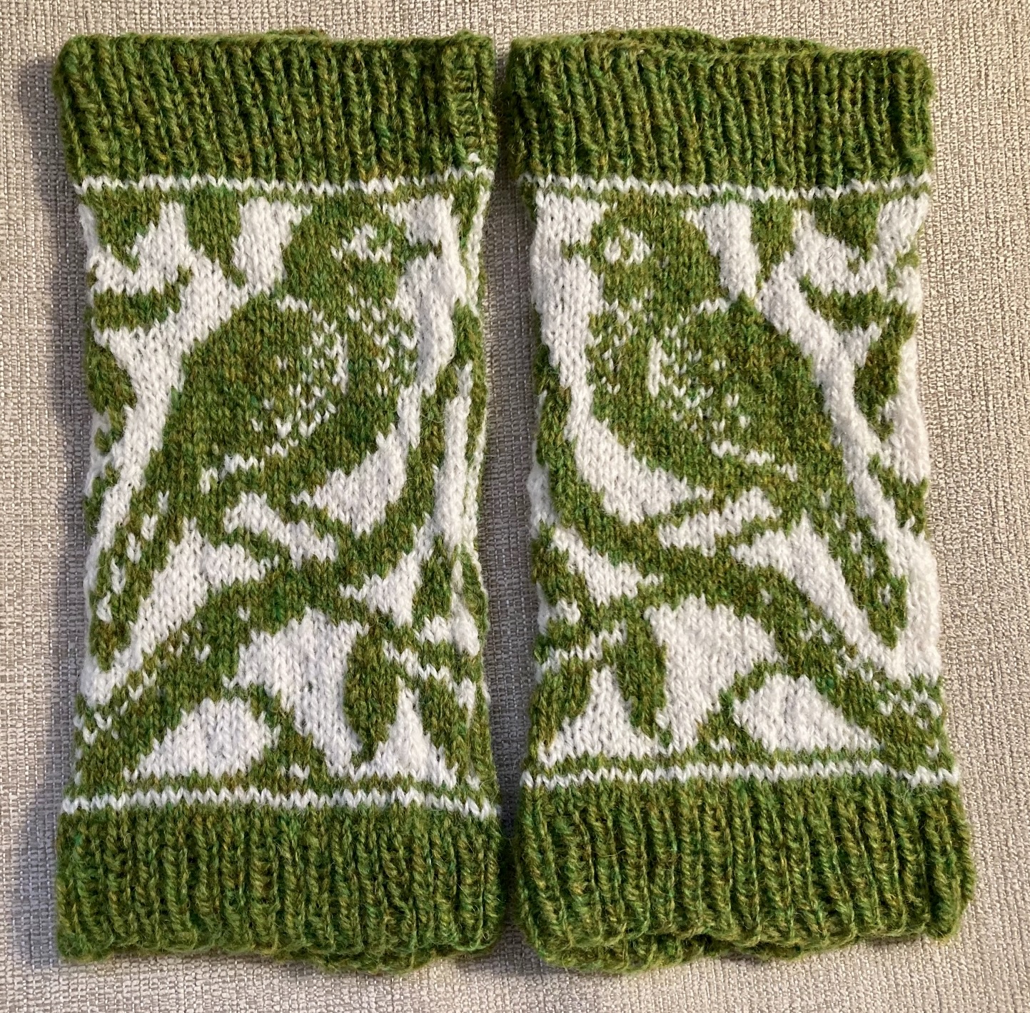 Adapting a mitten design to knit wristwarmers